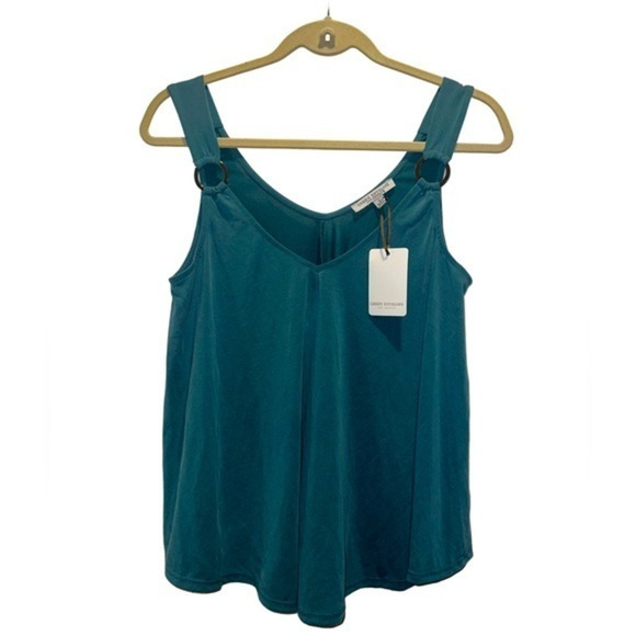 GREEN‎ ENVELOPE Sleeveless Top 2 for $22❇️ - Picture 1 of 4